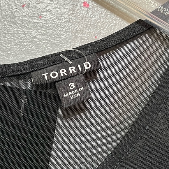 Torrid Long-Sleeve Mesh-Studded Fit-N-Flare Combo Skater Dress Black 3X - Picture 4 of 6